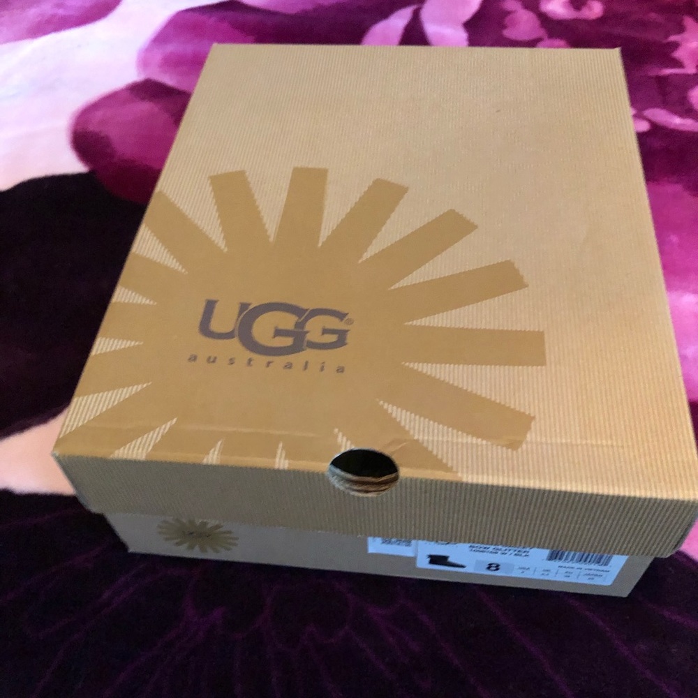 **UGG Boots** - Picture 2 of 8